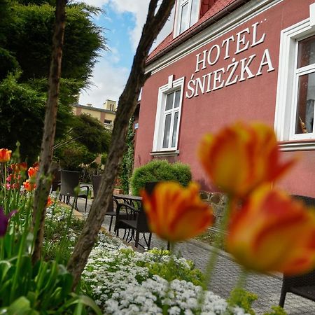 Hotel Sniezka à Krosno Extérieur photo