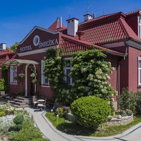 Hotel Sniezka à Krosno Extérieur photo