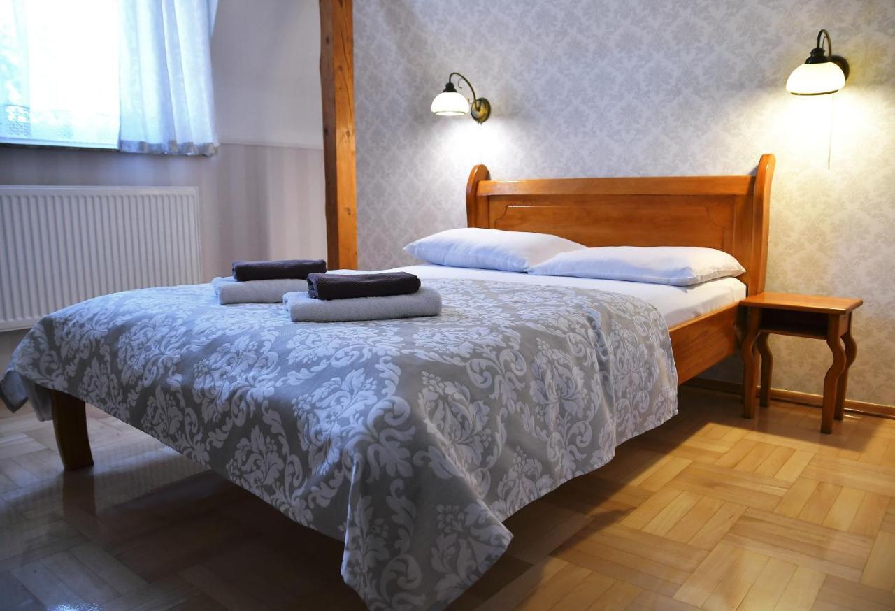 Hotel Sniezka à Krosno Extérieur photo