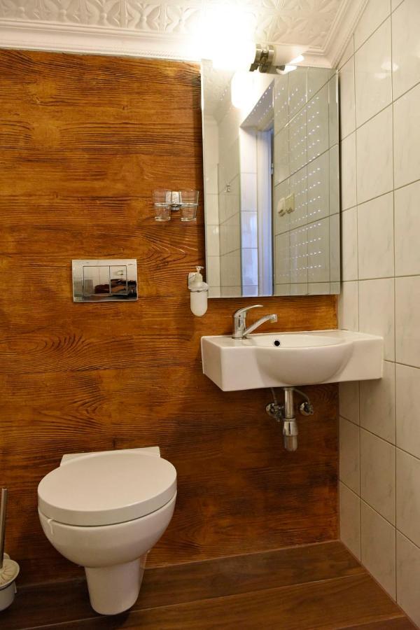 Hotel Sniezka à Krosno Extérieur photo